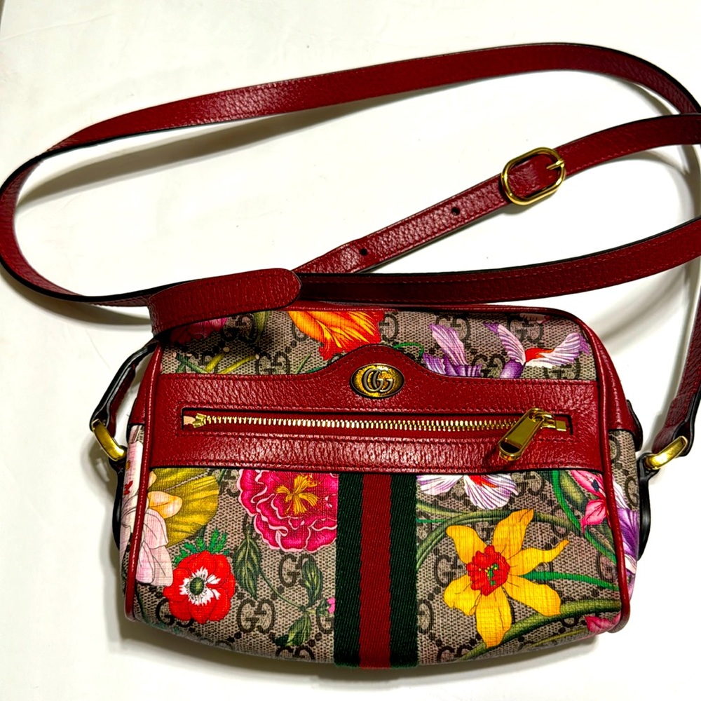 Floral Gucci ophidia crossbody bag.Box,dust bag, keychain. Excellent condition.